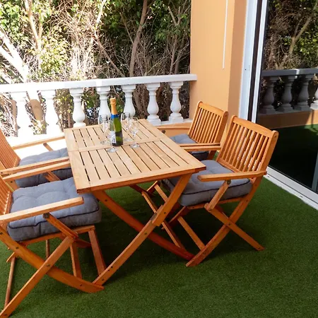 Ocean View Apartment, אדחה